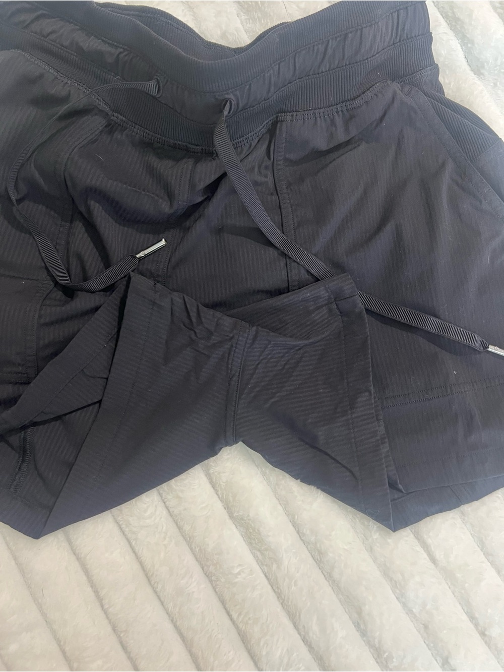🖤Lululemon Dance Studio Mid-Rise Shorts – Black – Size 4 🖤 - Picture 6 of 8